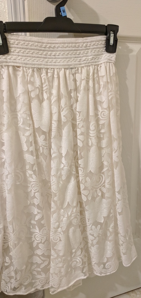 White skirt with design - NEW